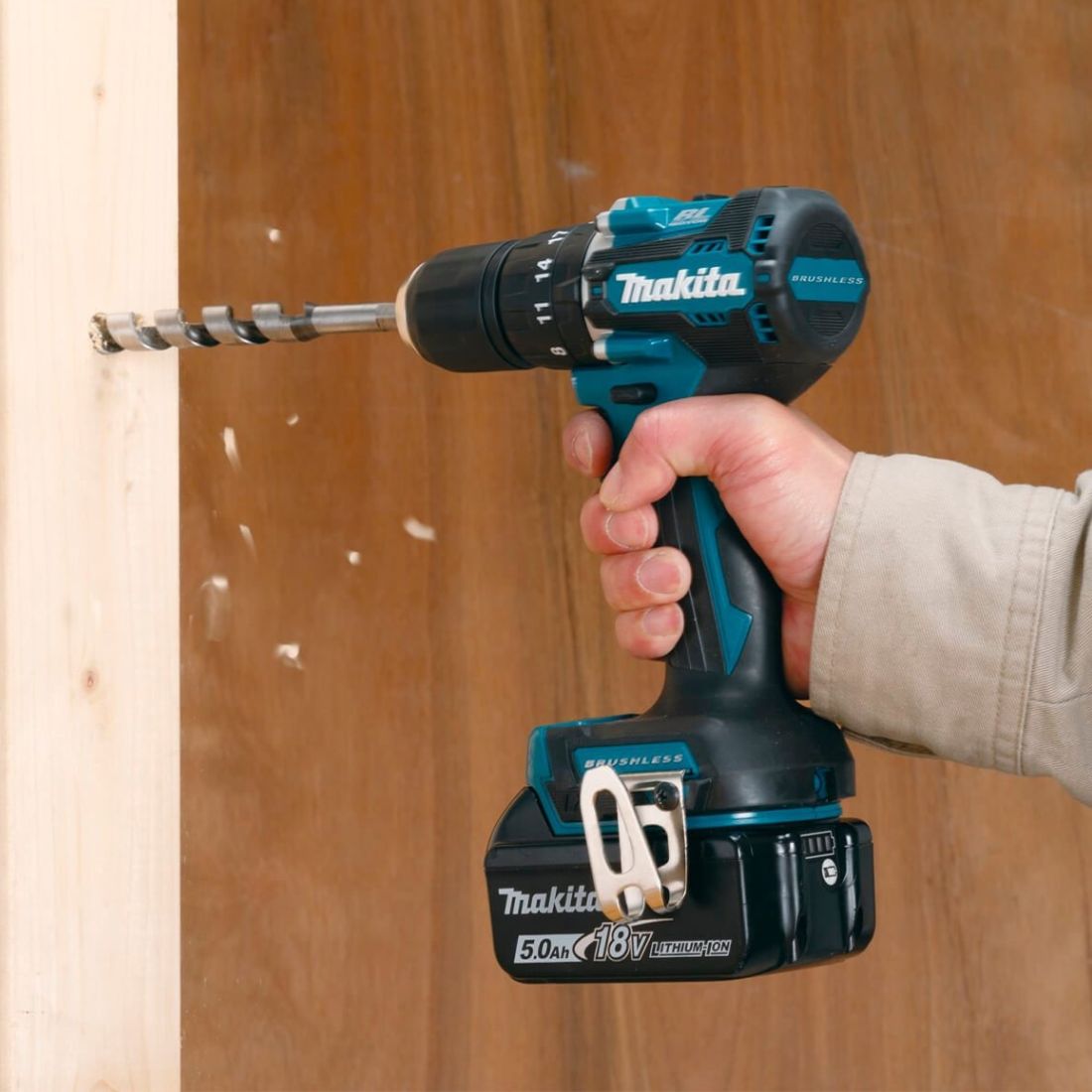 Kit complet de înșurubare profesional – 45 de accesorii și 2 baterii